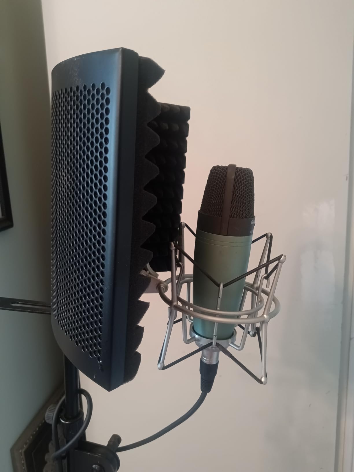 TONOR Isolation Shield Pack for Mic, Acoustic Foam Shield with Pop Filter & Tripod Stand, Foldable Design, Compatible with Blue Yeti, AT2020, Recording, Podcasts, Singing, Max 70 inch, Stand Included customer photo 1