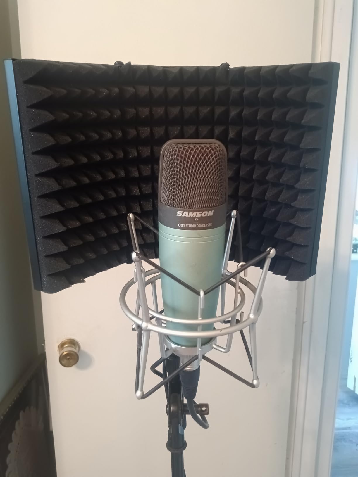 TONOR Isolation Shield Pack for Mic, Acoustic Foam Shield with Pop Filter & Tripod Stand, Foldable Design, Compatible with Blue Yeti, AT2020, Recording, Podcasts, Singing, Max 70 inch, Stand Included customer photo 2