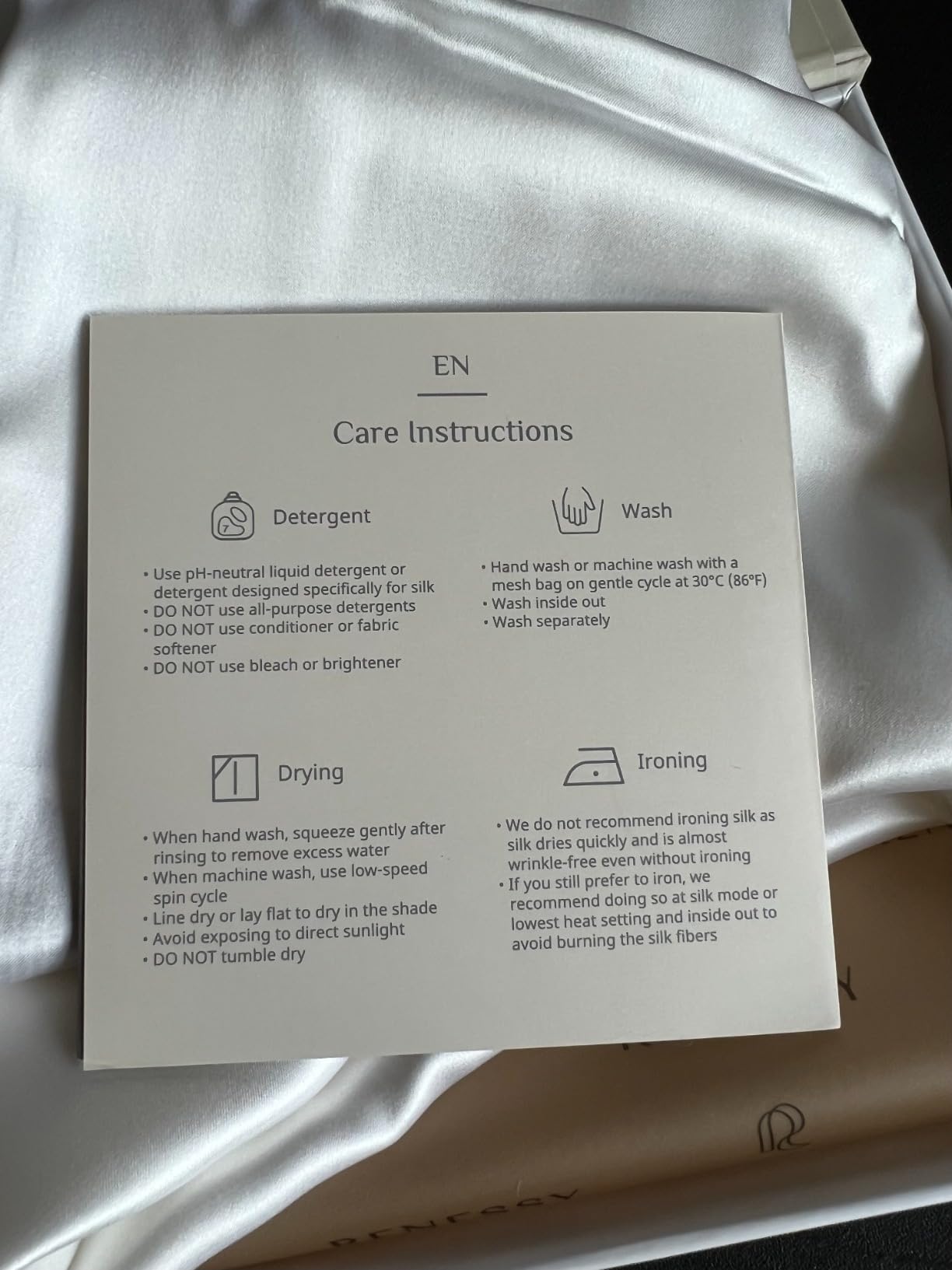 Silk Pillowcase, 100% Organic Mulberry Silk, 22 Momme 6A (Standard) | Dermatest 5-Star, Dermatologist Tested, GOTS & OEKO-TEX MADE IN GREEN certified, Gentle on Sensitive Skin customer photo 1
