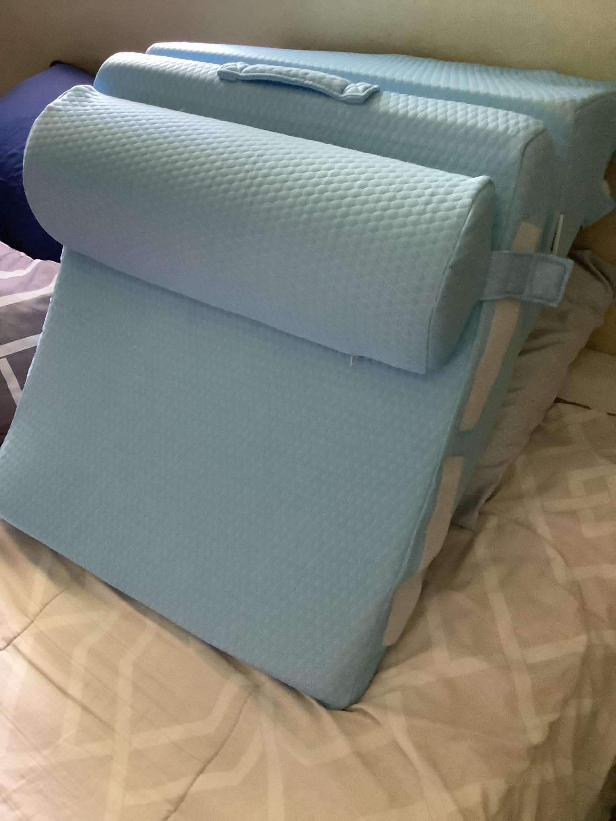 Bedluxe Wedge Pillow Headboard, 3PCS Orthopedic Bed Wedge Pillows Set for After Surgery, Adjustable Pillow Wedge for Acid Reflux&Back Pain Relief, Sleeping, Back Pillow for Bed Sitting Up, White/Grey customer photo 1