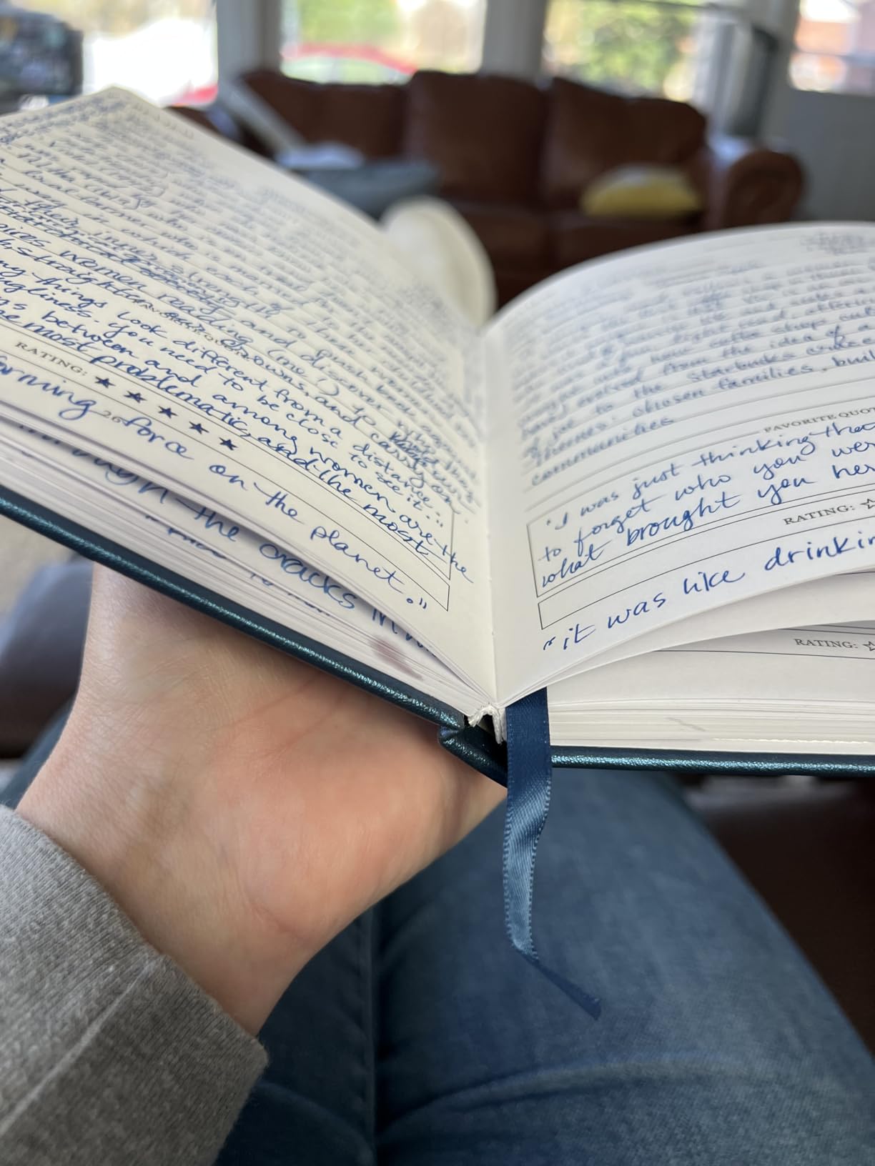 Reading Journal - Elegant Book Journal Reading Log for Reviews and Progress Tracking - Thoughtful Gift for Books Lovers & Readers - 110 Book Reviews (Ocean Blue) customer photo 2