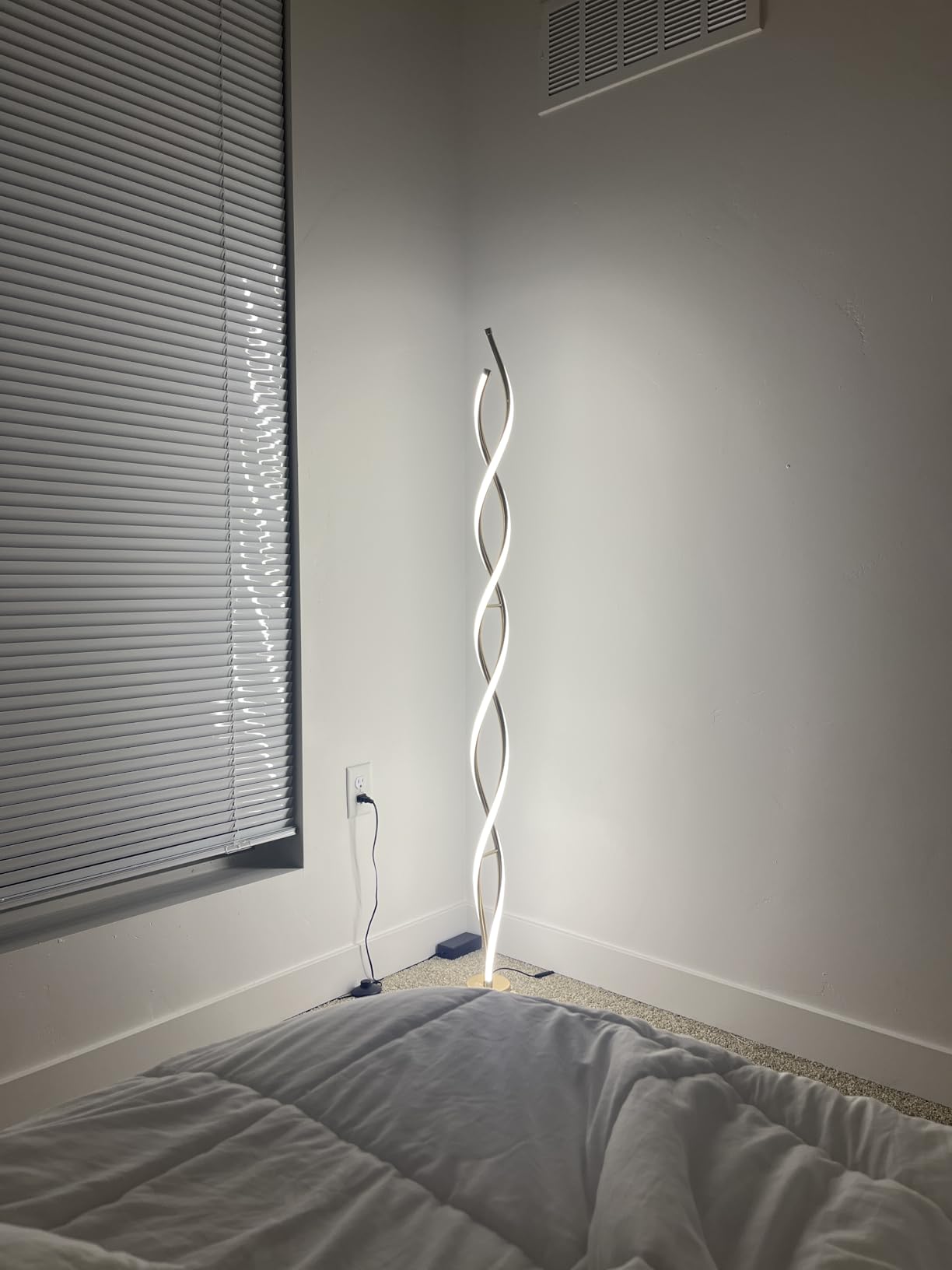 ADISUN 31W Modern Floor Lamp, LED Spiral Floor Lamp for Living Room, 3-Color Dimmable Standing Lamp with Remote Control, 58