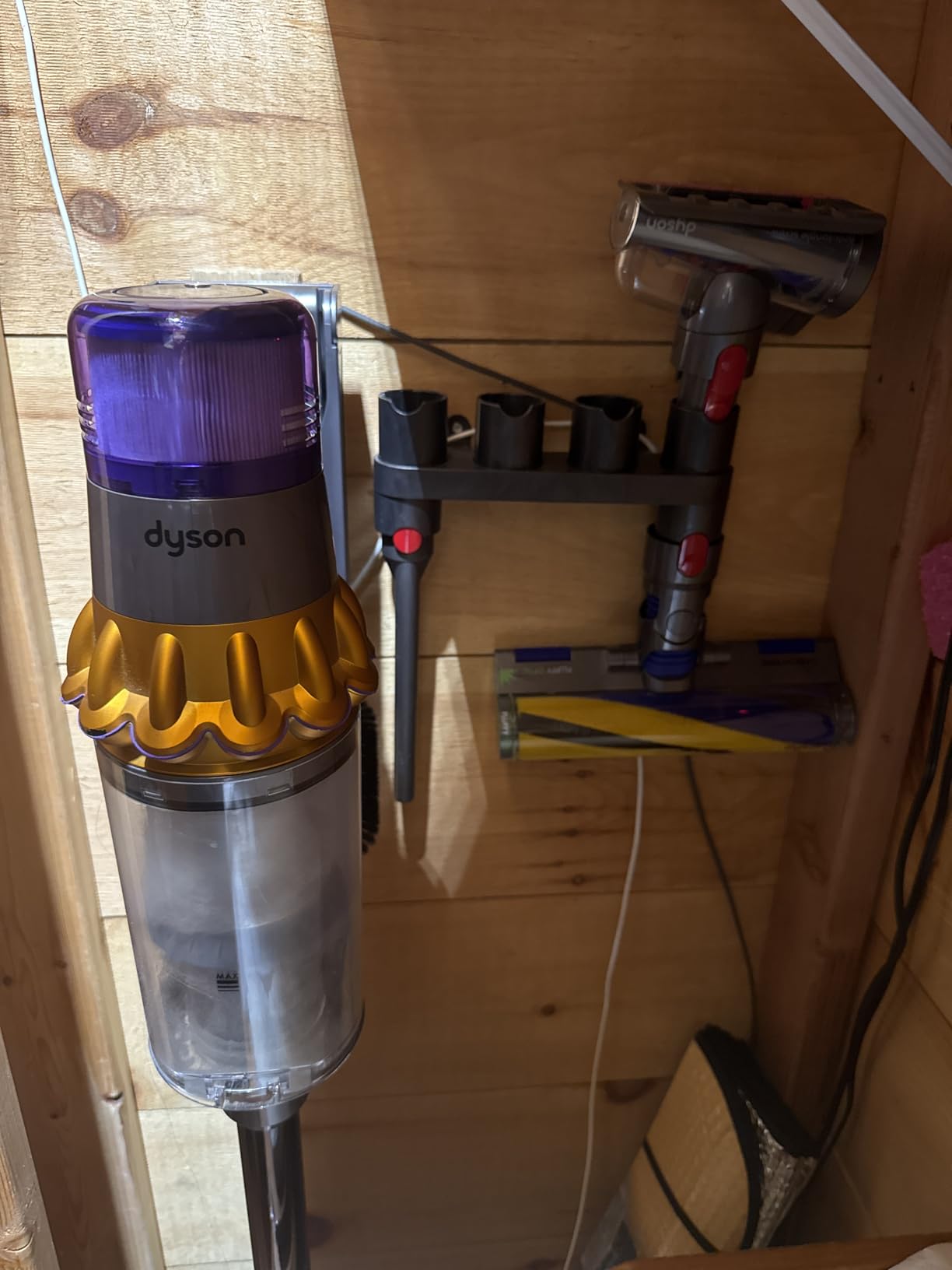 Dyson V15 Detect Plus Cordless Vacuum, Illumination Reveals dust, 240AW, 3 Power Modes, Up to 60 Minutes, Deep Cleans Hard Floors and Carpets, Detangles pet Hair, Converts to Handheld customer photo 1