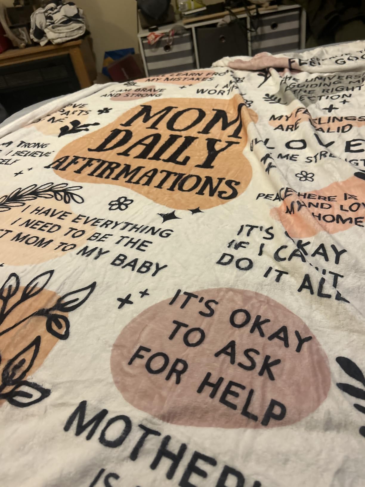 BaubleDazz New Mom Gifts Blanket, Mom Daily Affirmations(50