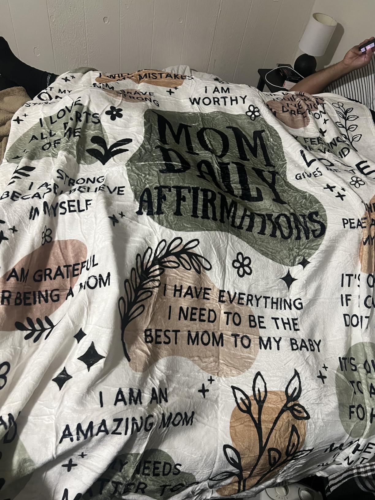 BaubleDazz New Mom Gifts Blanket, Mom Daily Affirmations(50