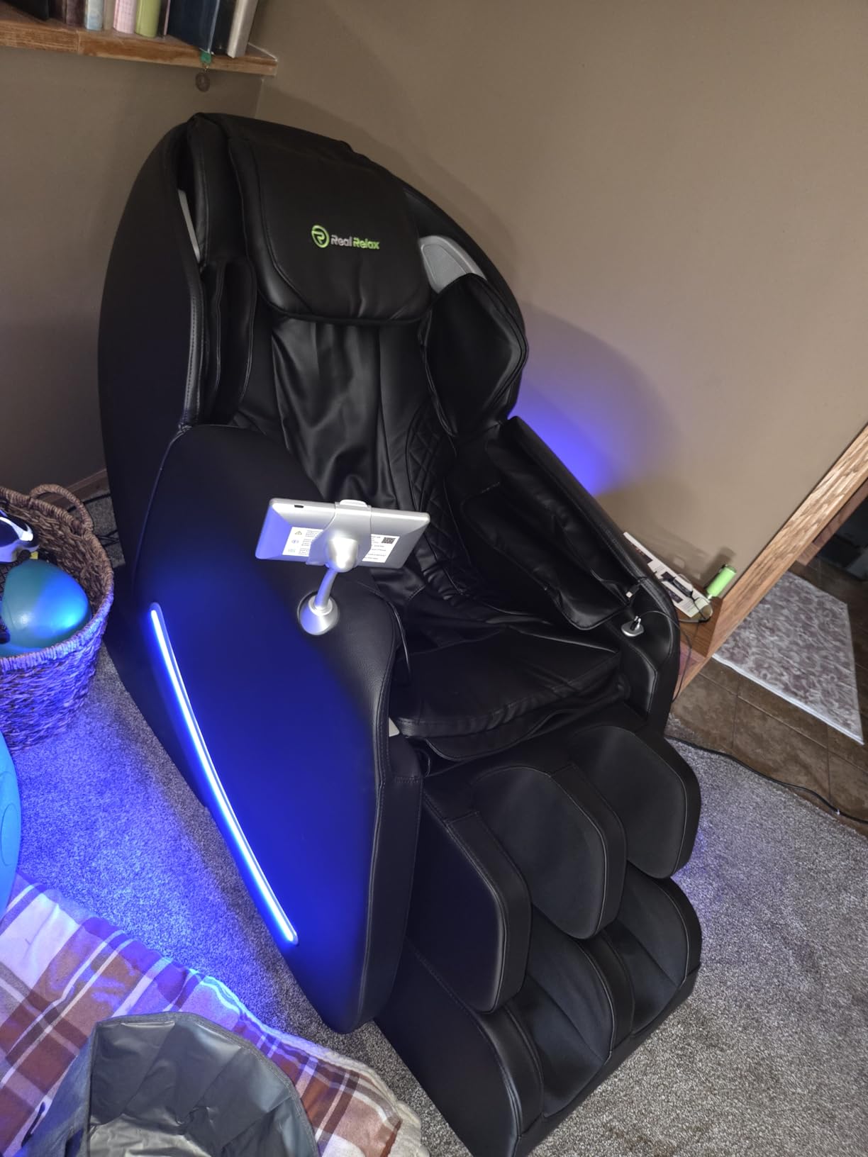 Real Relax Massage Chair Full Body with Unique Phone Controller, Heart and Blood Measurement, Zero Gravity 3D SL-Track Recliner with APP Control, Child Lock, Pause Button, Back Pad, Favor-06, Dark Brown customer photo 1