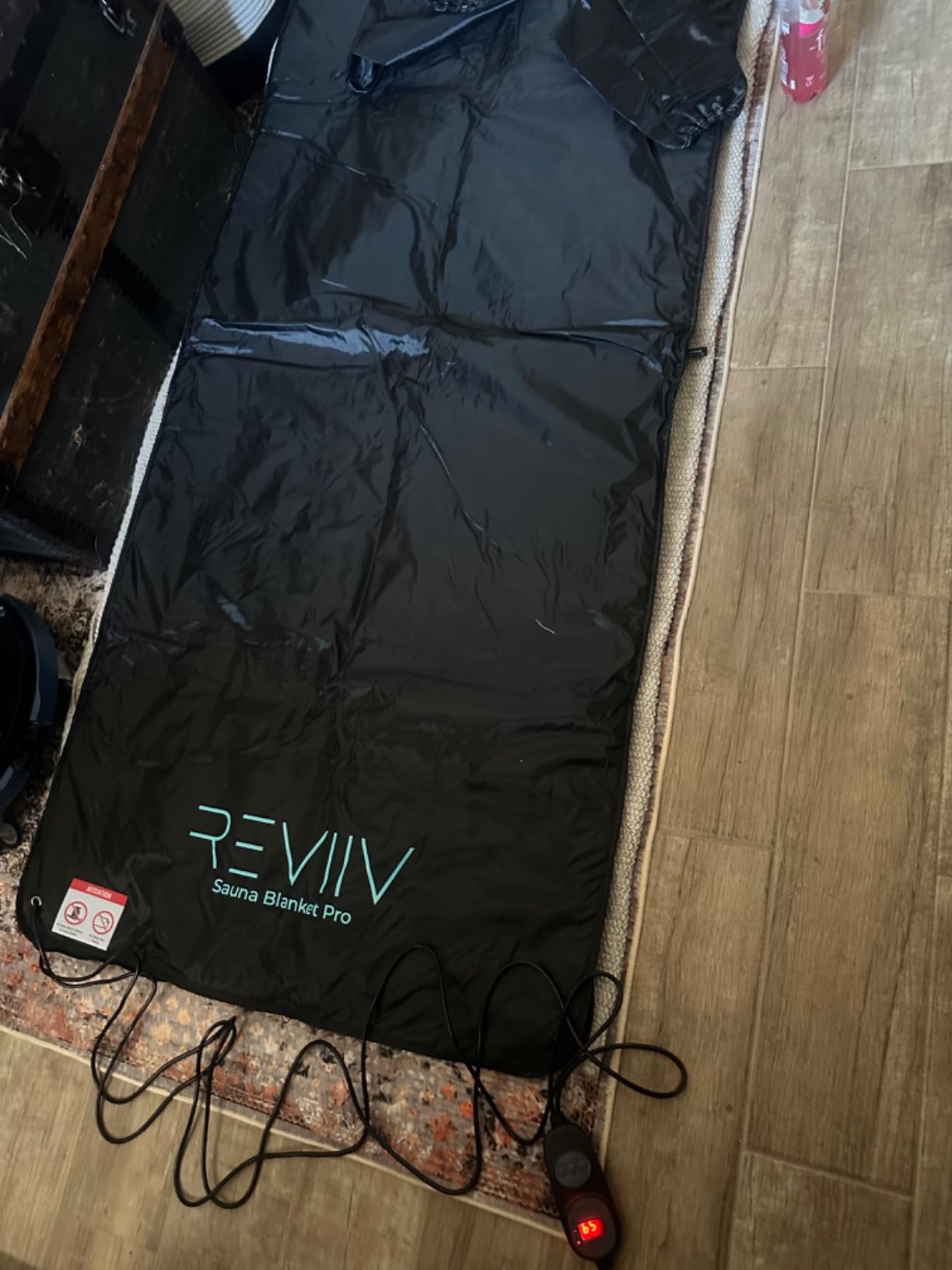 Portable Sauna Blanket with Arm Sleeves - v2.0 Improved Features! 6 ft x 3 ft Far Infrared Sauna Blanket for Detoxification with 10x Bonus Thermal Blankets - Saunas for Home, 113-176℉ customer photo 1