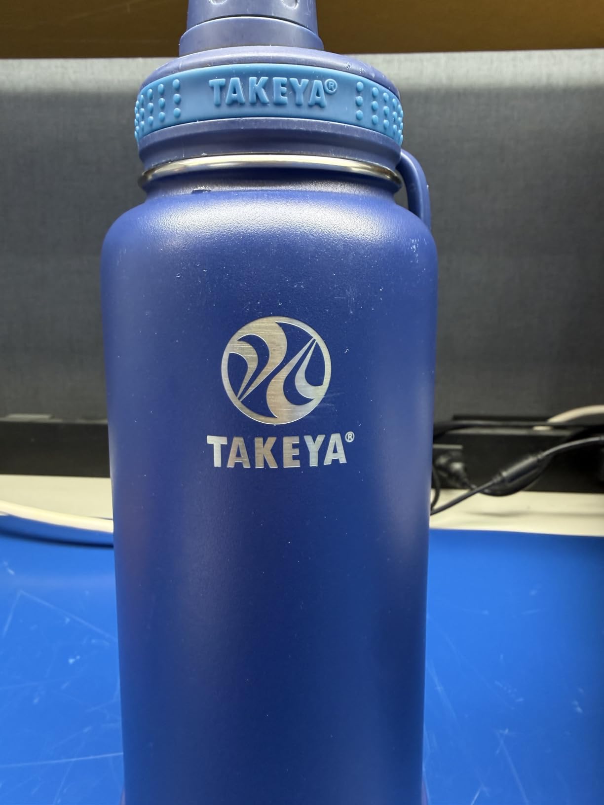 Takeya Actives Stainless Steel Water Bottle, Insulated Spout Lid, Keeps Drinks Cold 24 Hrs, Leakproof, Durable, Dishwasher Safe, Ideal for Gym, Travel, Fits Most Cup Holders, 24 oz/Ombre Pacific Blue customer photo 1
