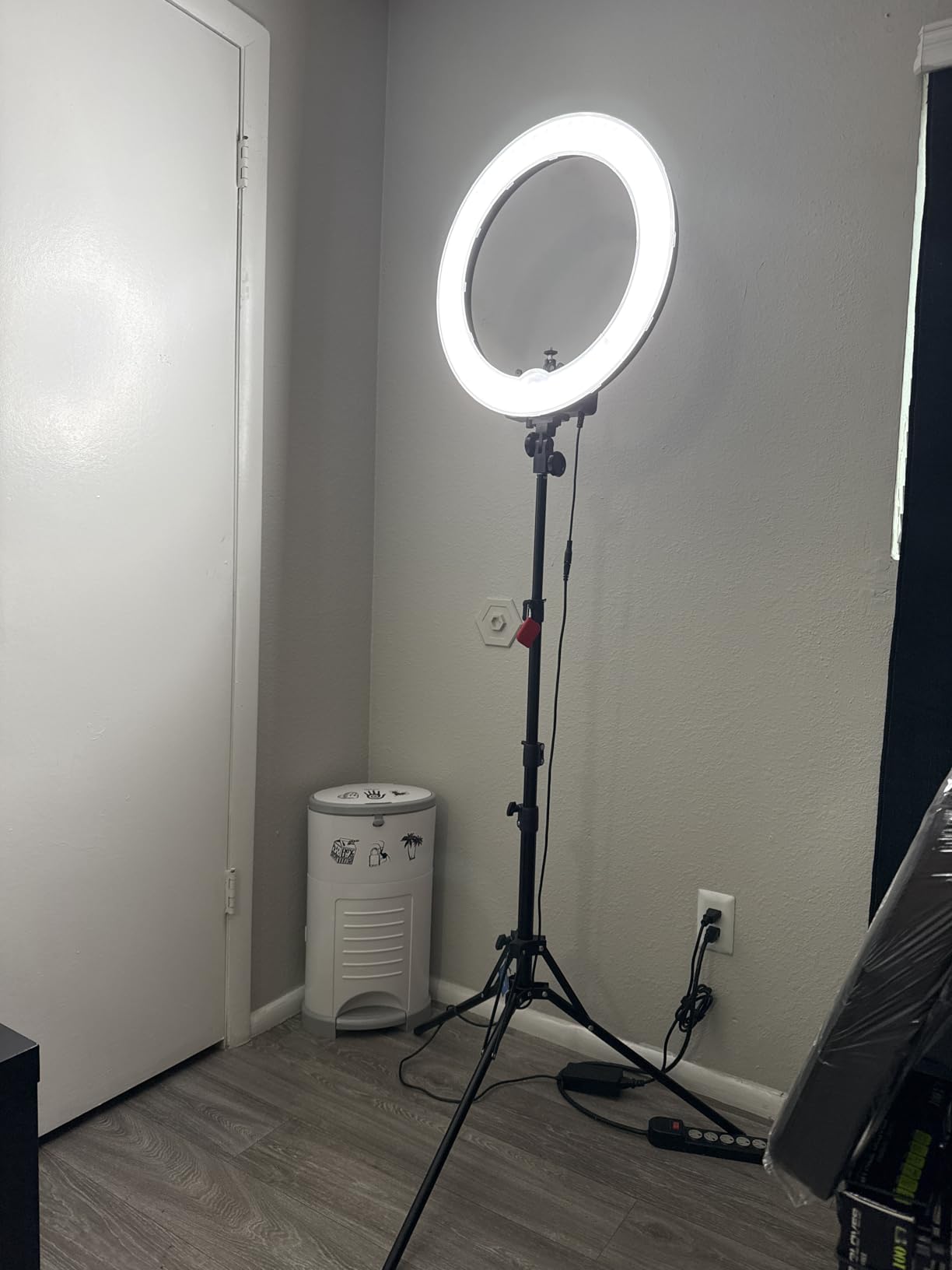 NEEWER 18 Inch Ring Light with Tripod Stand, 55W Large LED Ringlight, Cold Shoe Phone Holder Compatible with iPhone Camera for Video Recording Photography Streaming Selfie Makeup Studio Photo, RL-18 customer photo 2