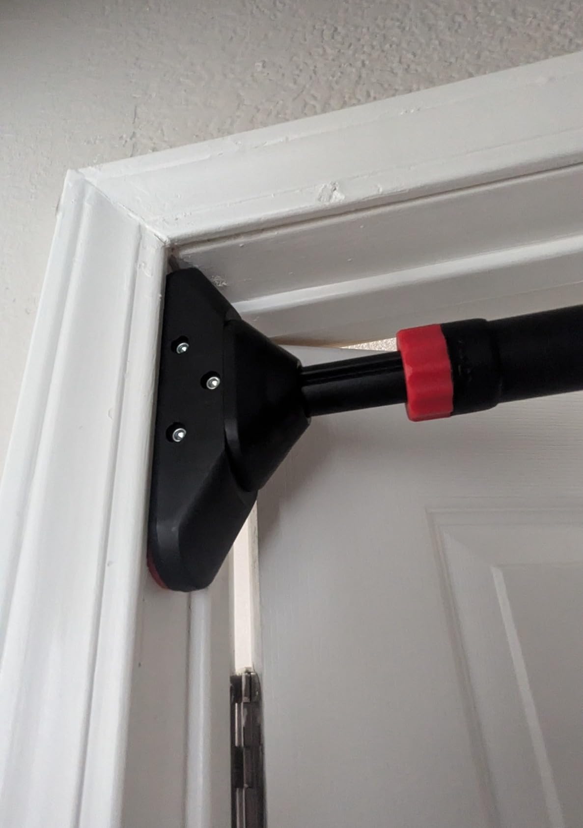 Doorway Pull Up Bar, No Screws or Drilling, Holds 880 lb, Chin Up Bar with 5 Resistance Bands, 2 Wrist Wraps and Carry Bag, 4-Point Locking customer photo 1