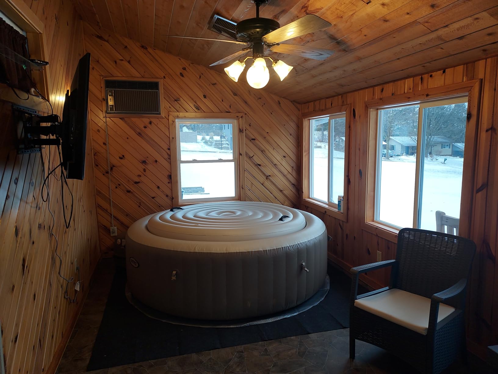 INTEX 28425EH PureSpa Bubble Massage Spa Set Outdoor Inflatable Portable Hot Tub, Includes Energy Efficient Spa Cover, Saltwater System Ready, 4 Person, 77in x 28in customer photo 1