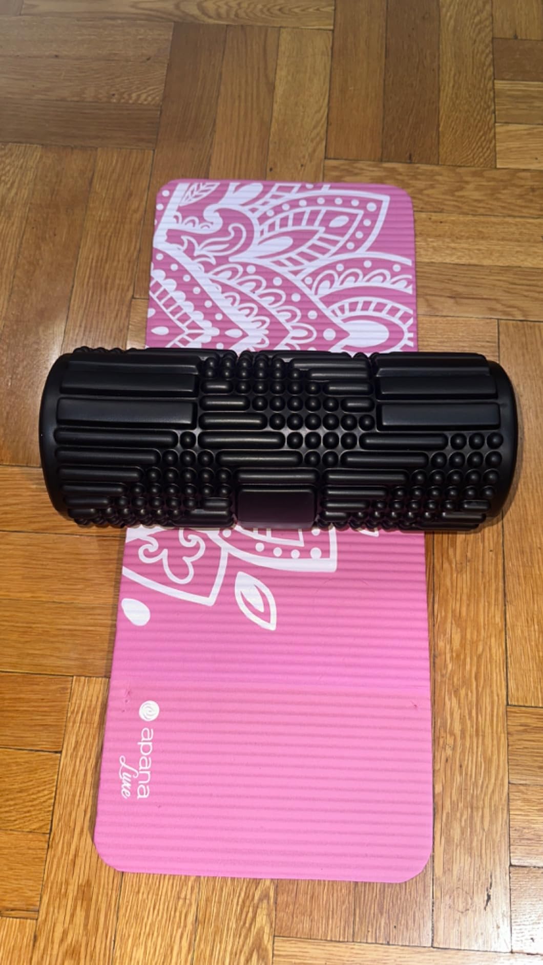 VibePro Flow Vibrating Foam Roller - 5-Mode Vibrating Massage Roller for Muscles Deep Tissue, Recovery, & Pain Relief - High-Intensity Electric Foam Roller for Back, Legs & Shoulders - Rechargeable customer photo 2