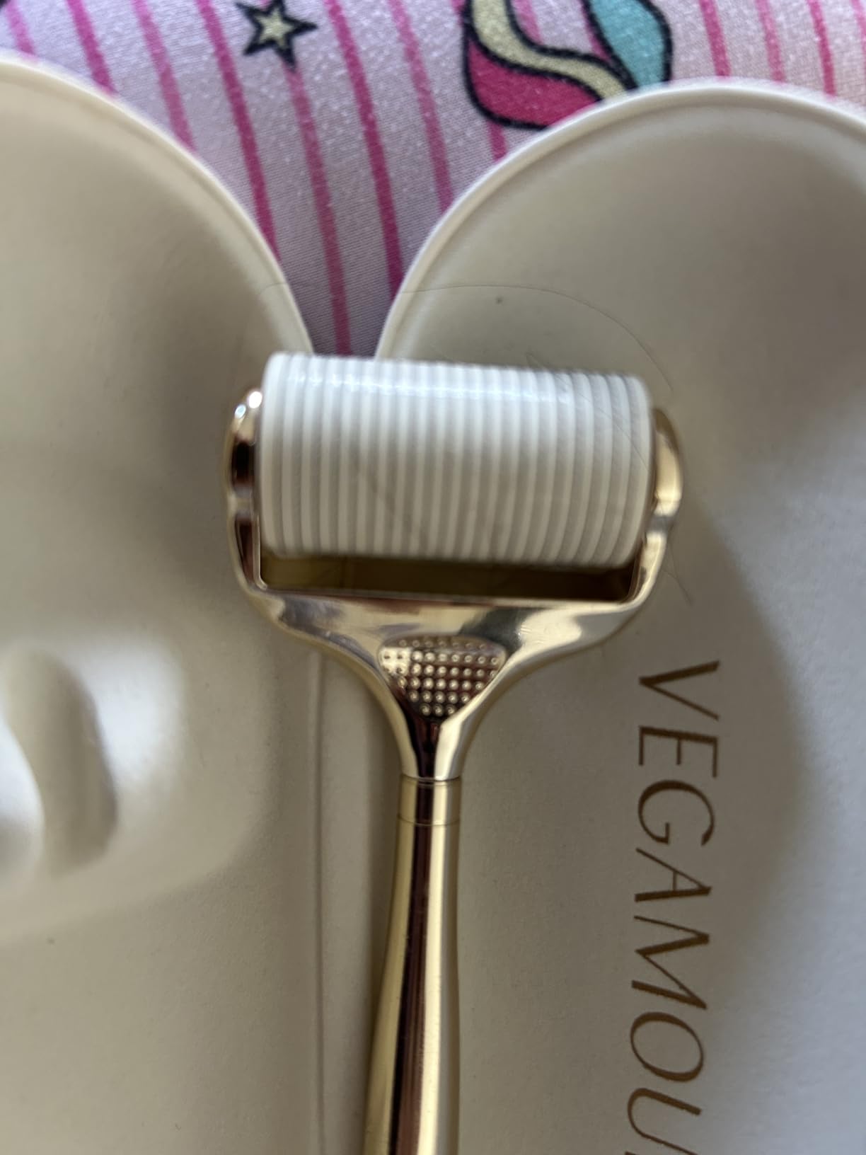 VEGAMOUR Scalp Dermaroller - MD-Developed, 1,200 Medical-Grade Needles, Enhances Serum Absorption, Twist-On Replaceable Head, Protective Case Included customer photo 1