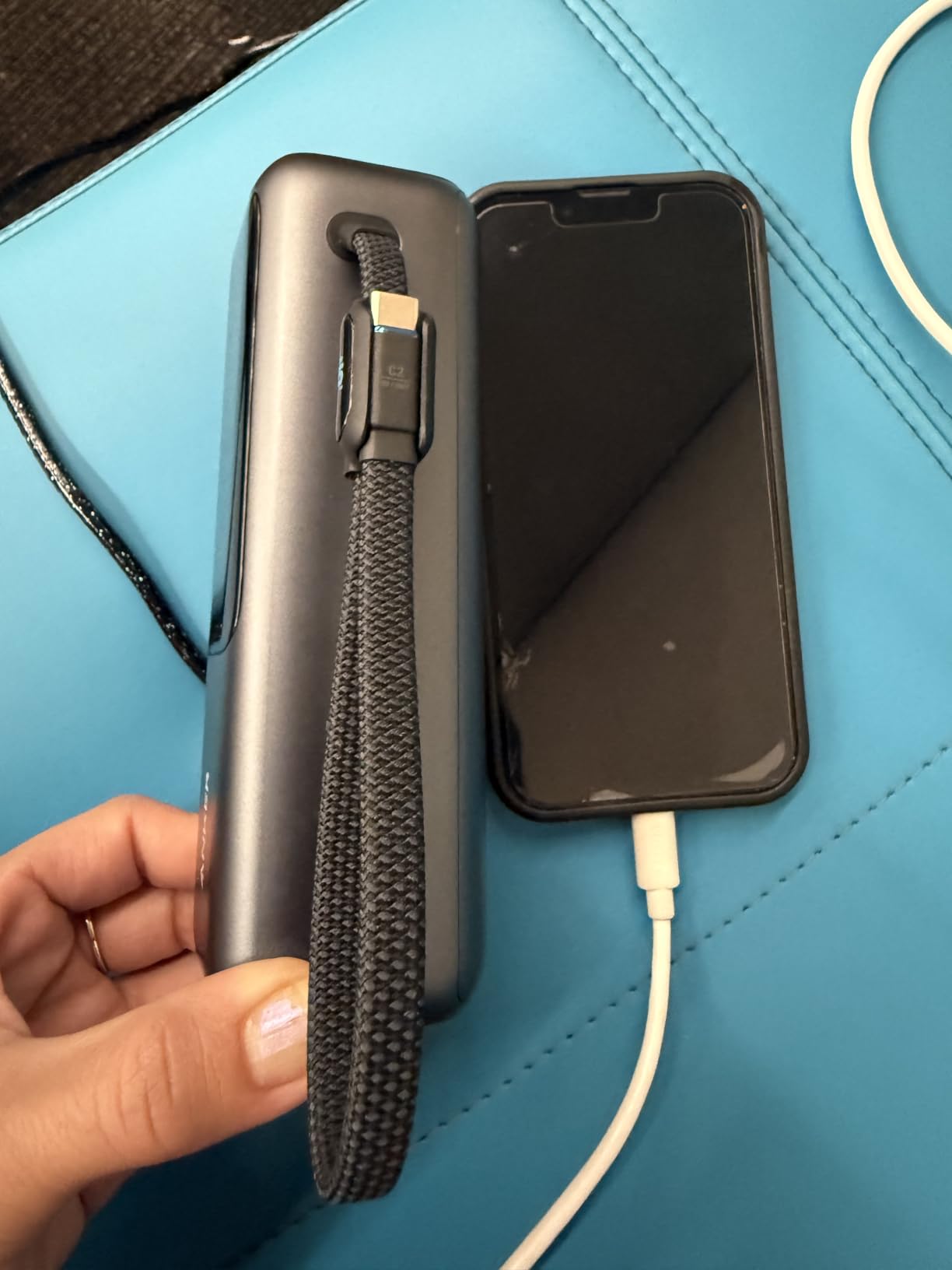 Anker Laptop Power Bank, 25,000mAh Portable Charger with 165W Total Output, 3 USB-C Ports (100W Max Each), Built-in Retractable Cables, Flight-Ready customer photo 2