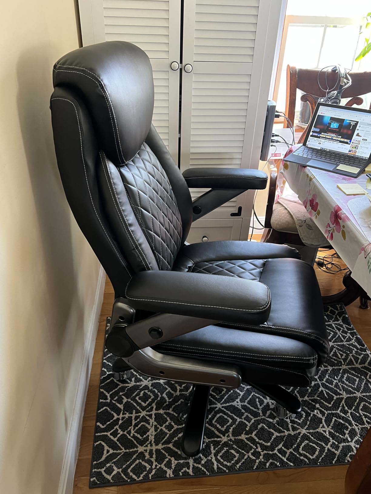600LBS Large Heavy Duty Office Chair with 5D Flip Arms, Comfy Big and Tall Executive Office Desk Chair with Pocket Spring Cushion, High Back Computer Chair with Lumbar Support, Dual Rubber Wheel customer photo 1