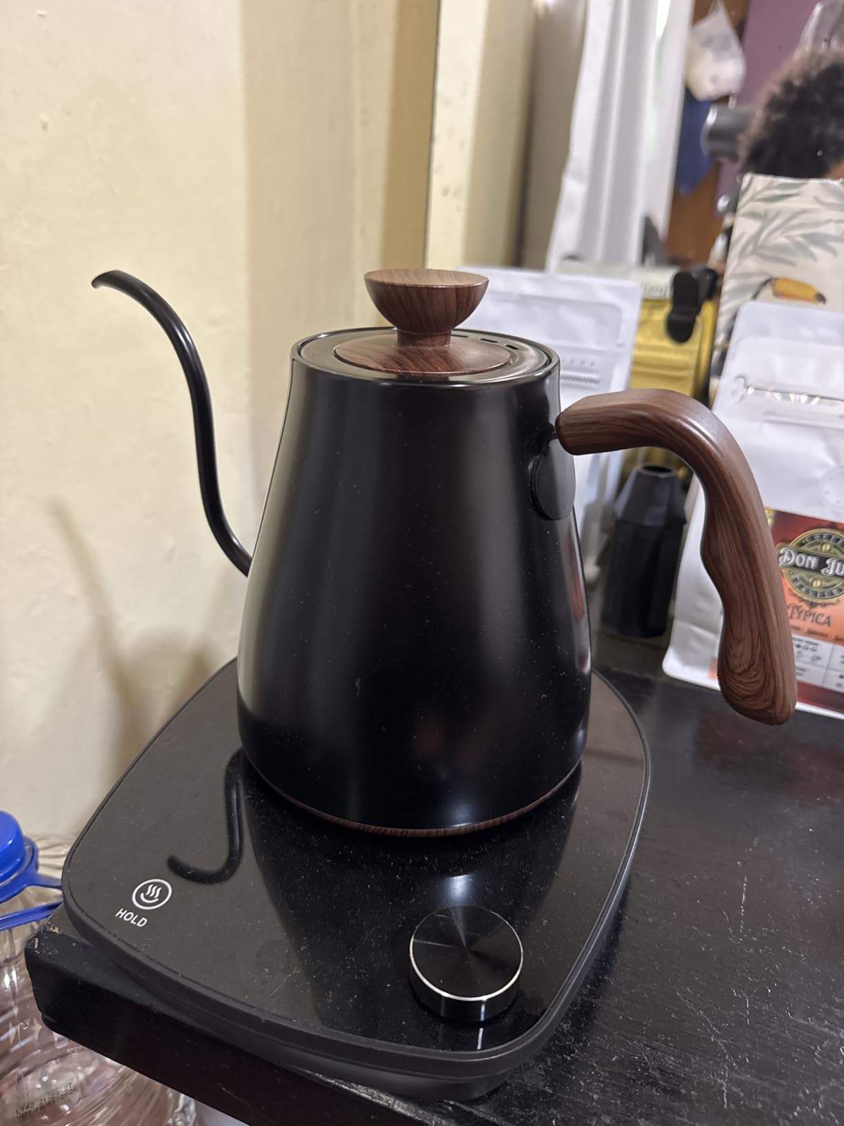 Gooseneck Electric Kettle, Intelligent Temperature Control, Stainless Steel Inner, Quick Heating, for Pour Over Coffee, Brew Tea, Boil Hot Water, 1000W 0.9L Black customer photo 1