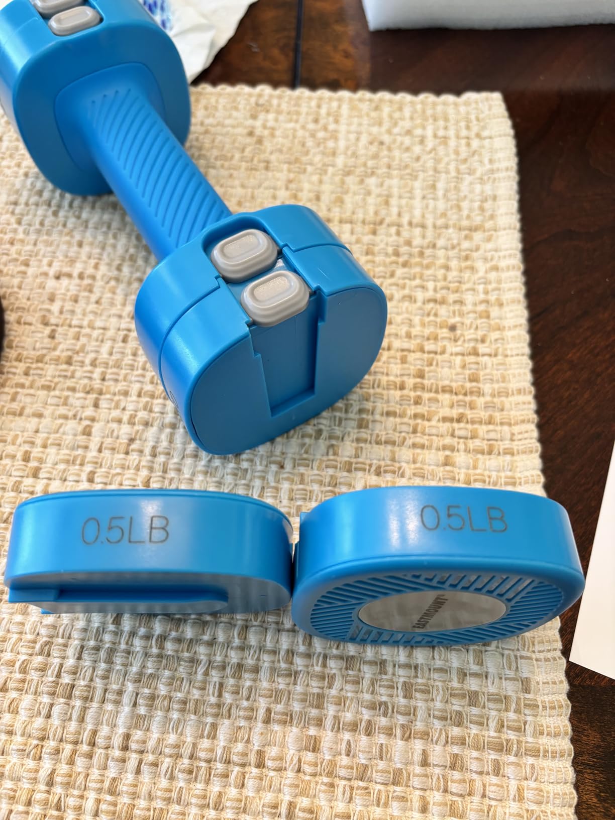 EAST MOUNT Adjustable Weight Dumbbells Set of 2, 8 in 1 Hand Weights for Women 2lb/3lb/4lb/5lb/6lb Dumbbell Weights Set 12 lbs/Pair Hand Weights for Home Office Gym Workout customer photo 1