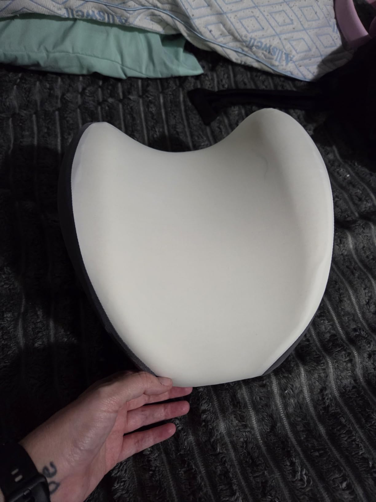 Knee Pillow for Side Sleepers, Leg Pillow with Cooling Cover, Memory Foam Body Pillow for Side Sleeping, Heart-Shape Cushion for Hip, Back & Sciatica Pain Relief, Grey customer photo 1