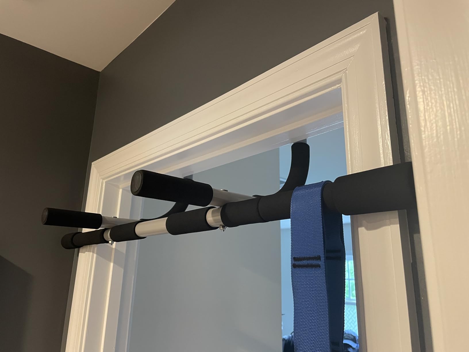 MOMODA Doorway Pull Up Bar, Home Gym Fitness Chin-Up Bar for Door Frame customer photo 1