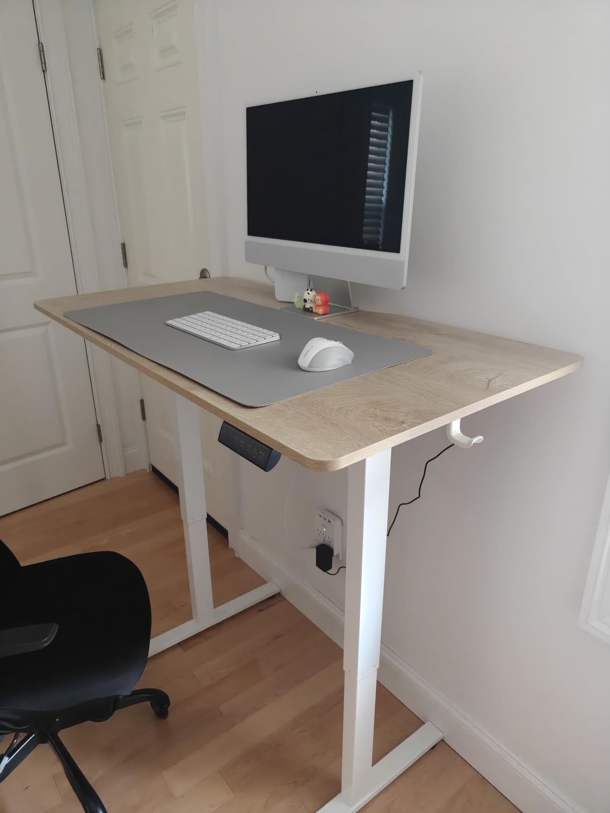 FEZIBO Standing Desk, 48 x 24 Inches Electric Height Adjustable, Sit and Stand Up, Computer Office Desk with Splice Board, White Frame/Maple TOP customer photo 1