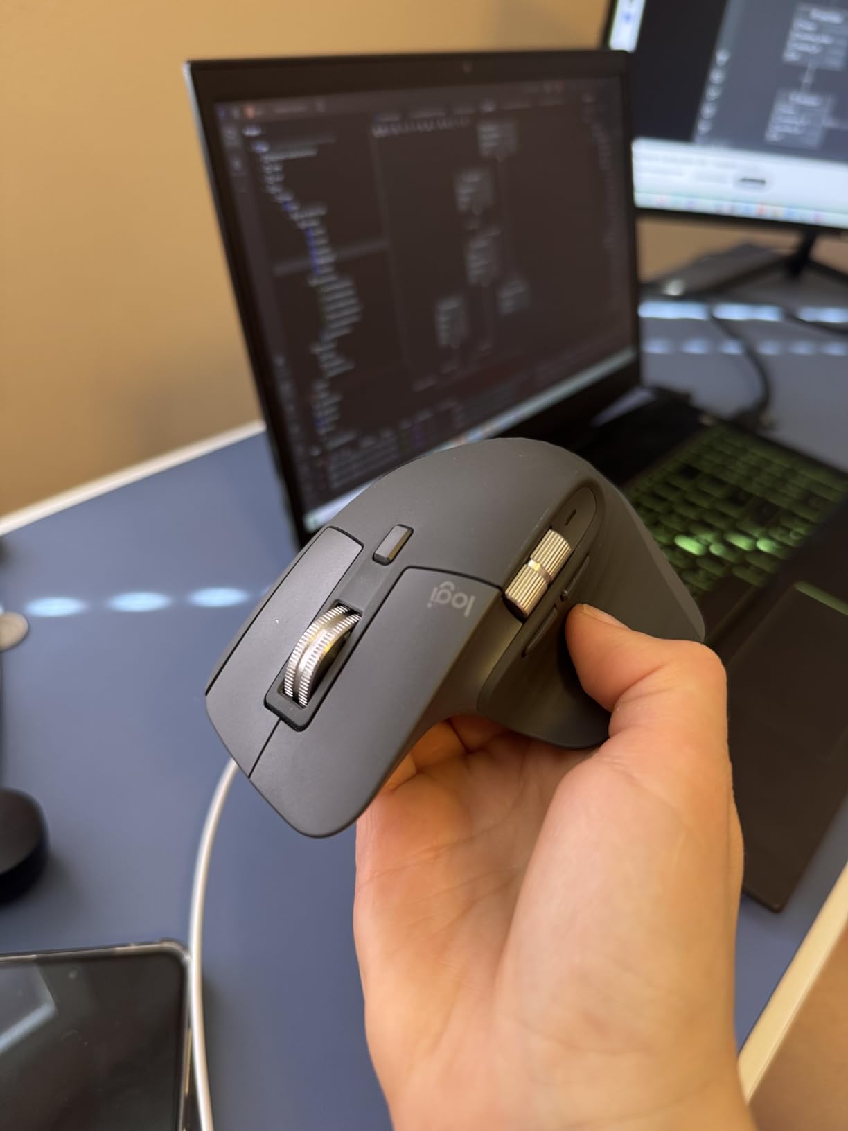 MX Master 3S Bluetooth Wireless Mouse - Graphite | MagSpeed Scrolling, 8K DPI tracking, Quiet clicks, Programmable buttons customer photo 2