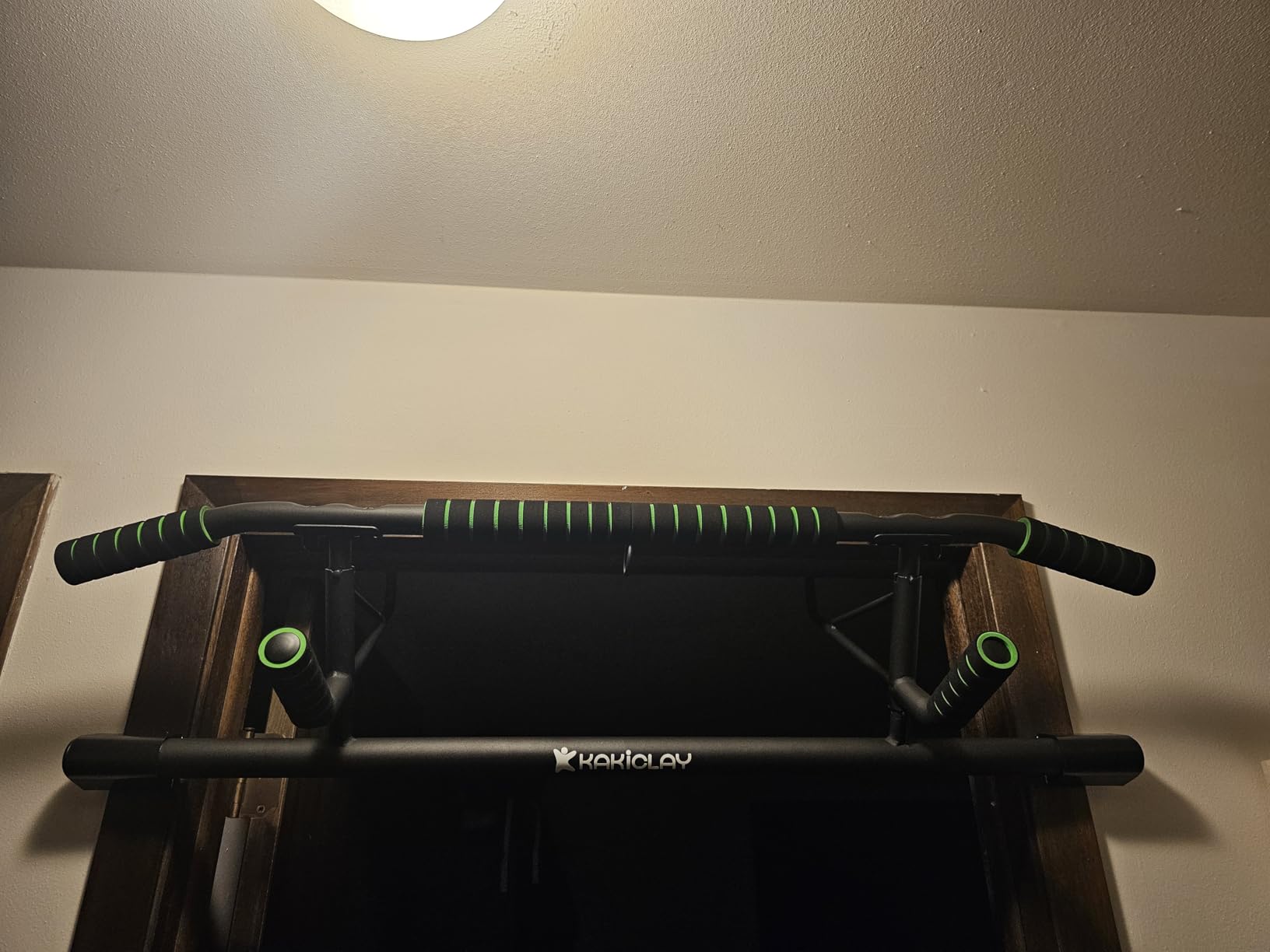 KAKICLAY New Upgrade Pull Up Bar for Doorway - Foldable Design & Space-Saving, Upto 440 Lbs Capacity, No Screwing or Slipping - USA Original Patent customer photo 2