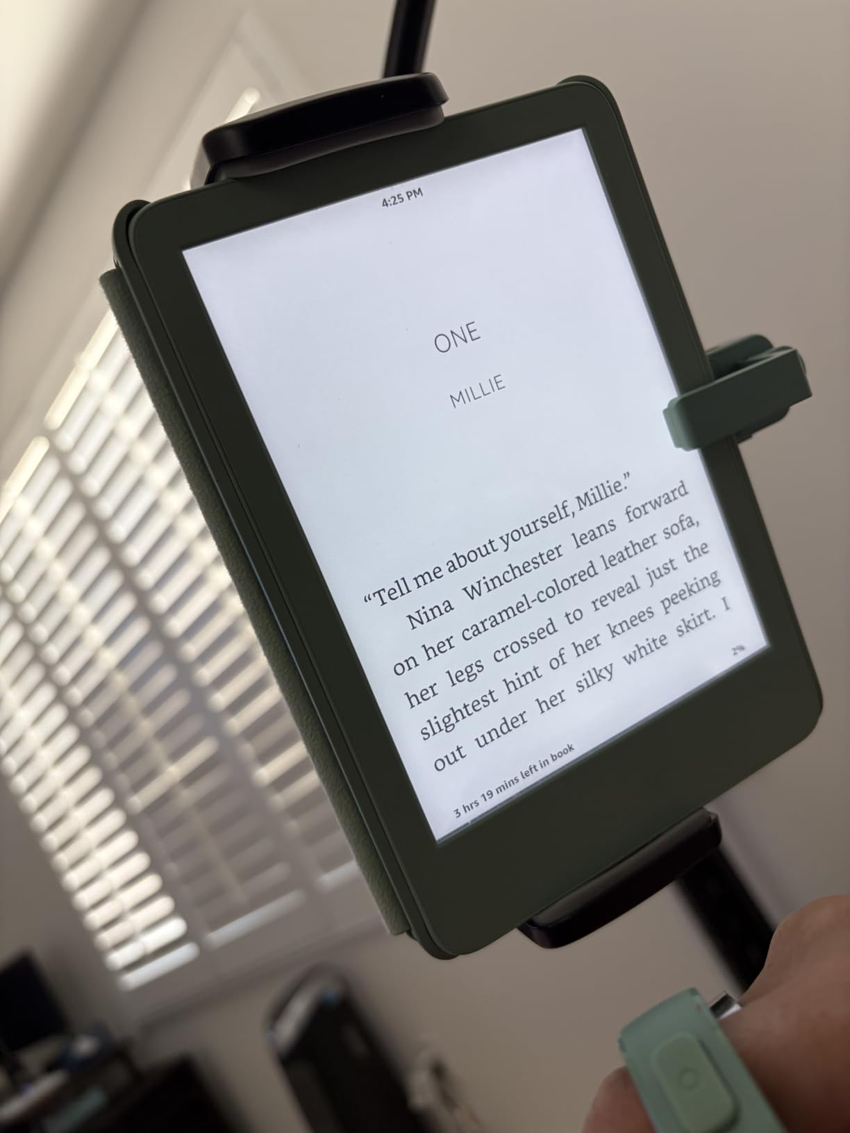 Page Turner Ring for Kindle, Remote Control for iPhone iPad Android Tablets E-Readers (Green) customer photo 1