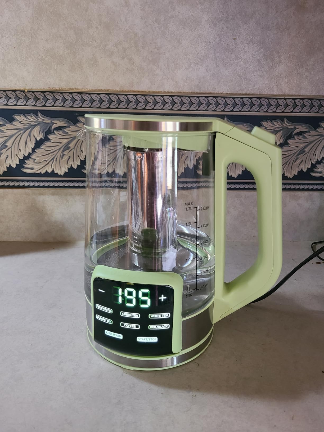 Gourmia Electric Glass Kettle - 1.7L Programmable Tea & Coffee Brewer with Digital Touch Display, 6 Presets, Removable Stainless Steel Infuser, Cordless with 360° Swivel Base, Green customer photo 2