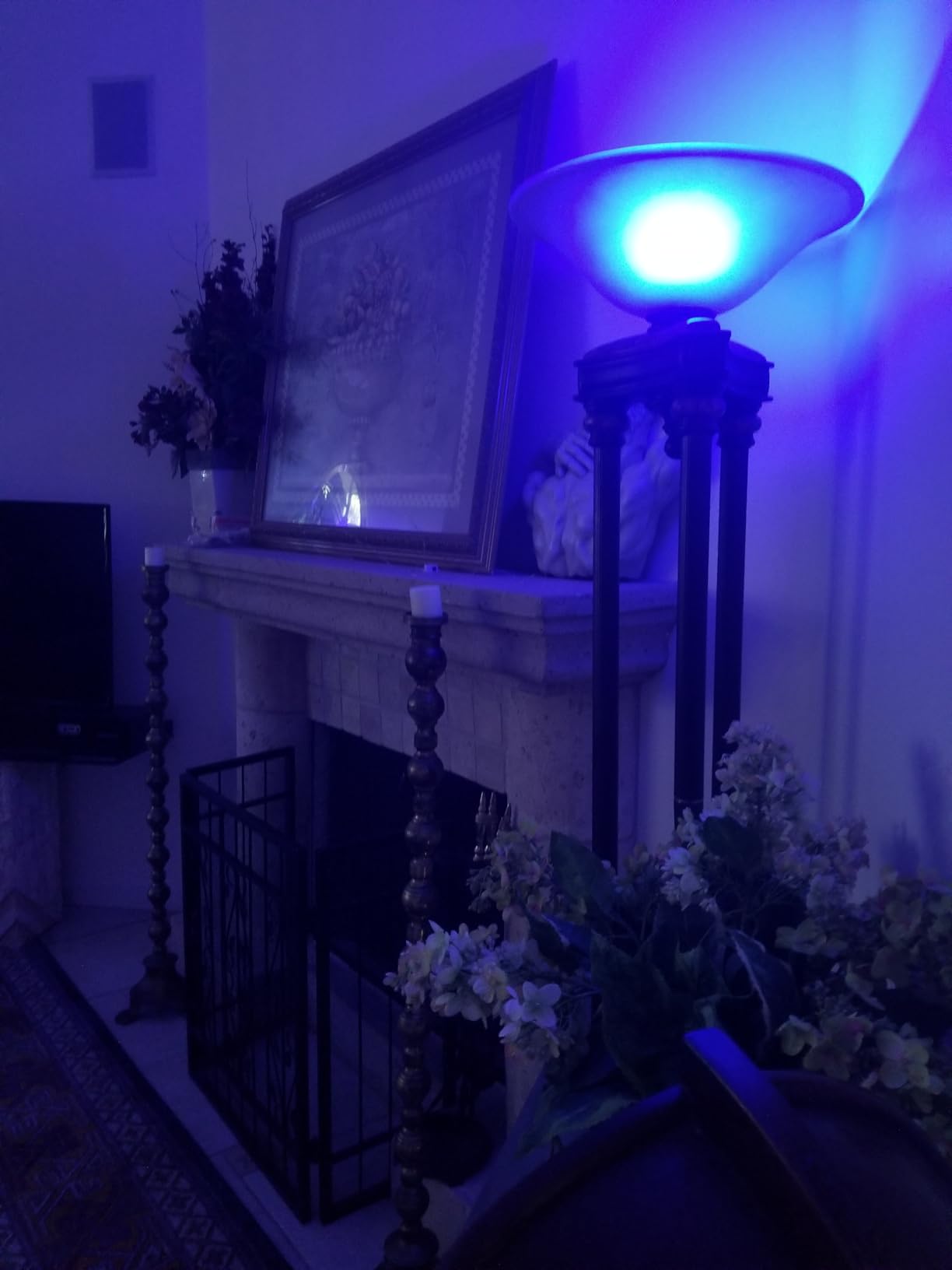 Philips Hue Essential Smart LED A19 Bulb, 4-Pack | White & Color Ambiance, E26, 7.2W, 2200K-6500K, 800 Lumens, Dimmable, Works with Alexa, Google Assistant, Apple Home customer photo 1