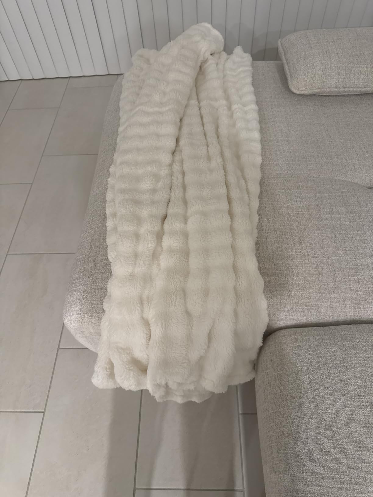 Bedsure 3D Fleece Bubble Blanket for Couch - GentleSoft Beige Throw Blanket for Sofa Bed Room Decor - Luxury Soft Cozy Gifts for Women, Lightweight, All Seasons, Beige, 50