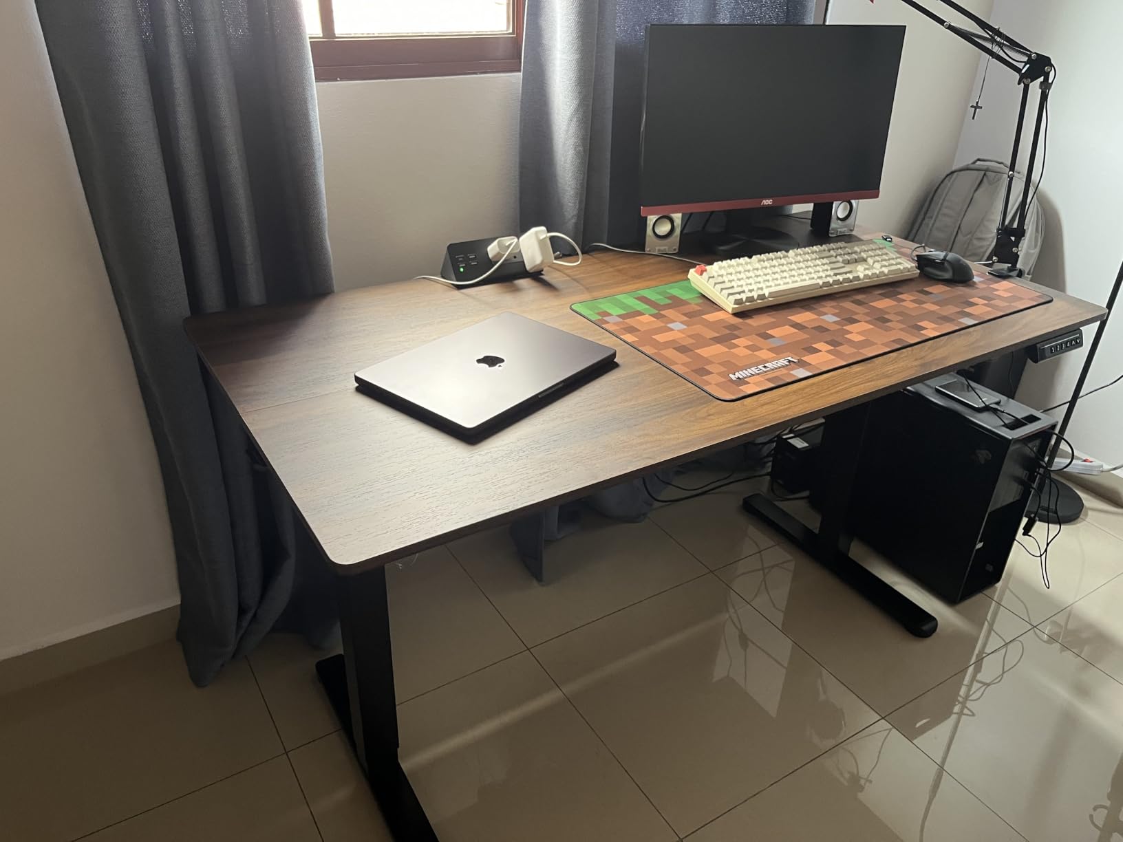 ErGear Height Adjustable Electric Standing Desk, 32 x 19 Inches Sit Stand up Desk, Memory Computer Home Office Desk, Dark Walnut customer photo 2