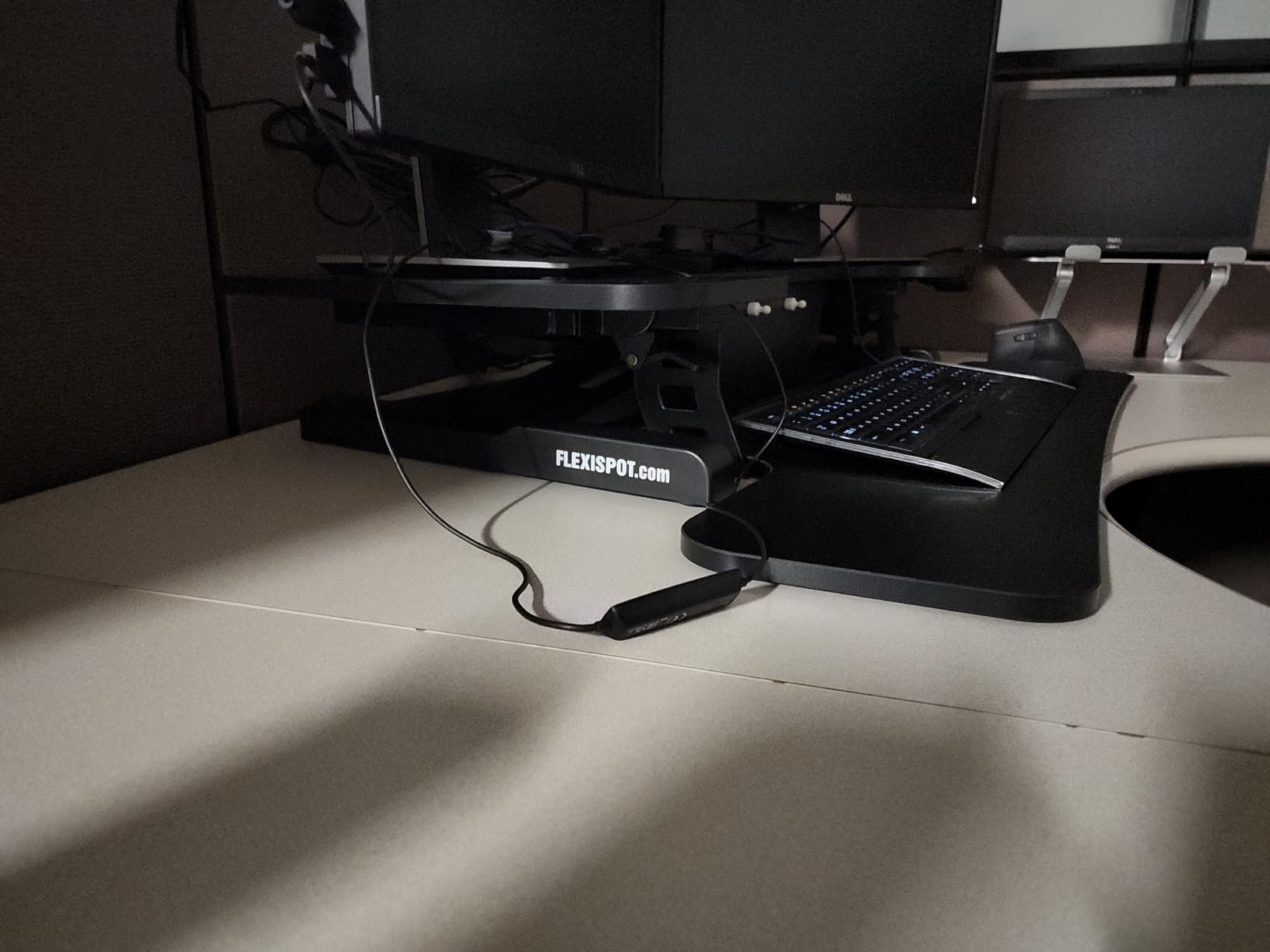 FLEXISPOT H7 Plus Mobile Standing Desk, Pneumatic Adjustable, One-Piece 32