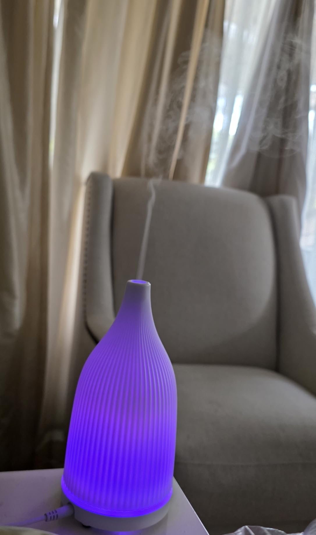 TTJ 70ml Essential Oil Diffuser, Ultrasonic Aromatherapy Diffuser with DC 5V USB Power, Timer Function, Dimmable LED Night Light, Quiet Cool Mist Humidifier for Home Office Bedroom Yoga Spa,One White customer photo 1