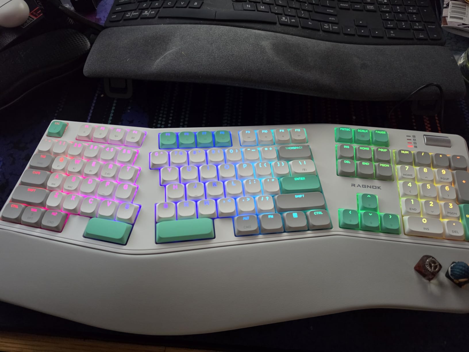 Ergonomic Mechanical Keyboard Split Keyboard Wireless with RGB Backlight, Wrist Rest, Rechargeable, 3-Pin Hot Swappable, Control Knob, 2.4 GHz/Bluetooth/USB-C Wired for Win Mac PC customer photo 2
