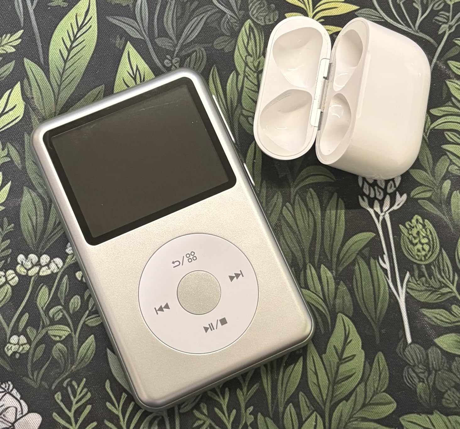 Innioasis 64GB Mp3 Player with Bluetooth, Lossless DSD DAC FLAC Support, Y2 Classic Dedicated Music Player with Playlists, Nostalgia Design, Supports up to 2TB Silver customer photo 1