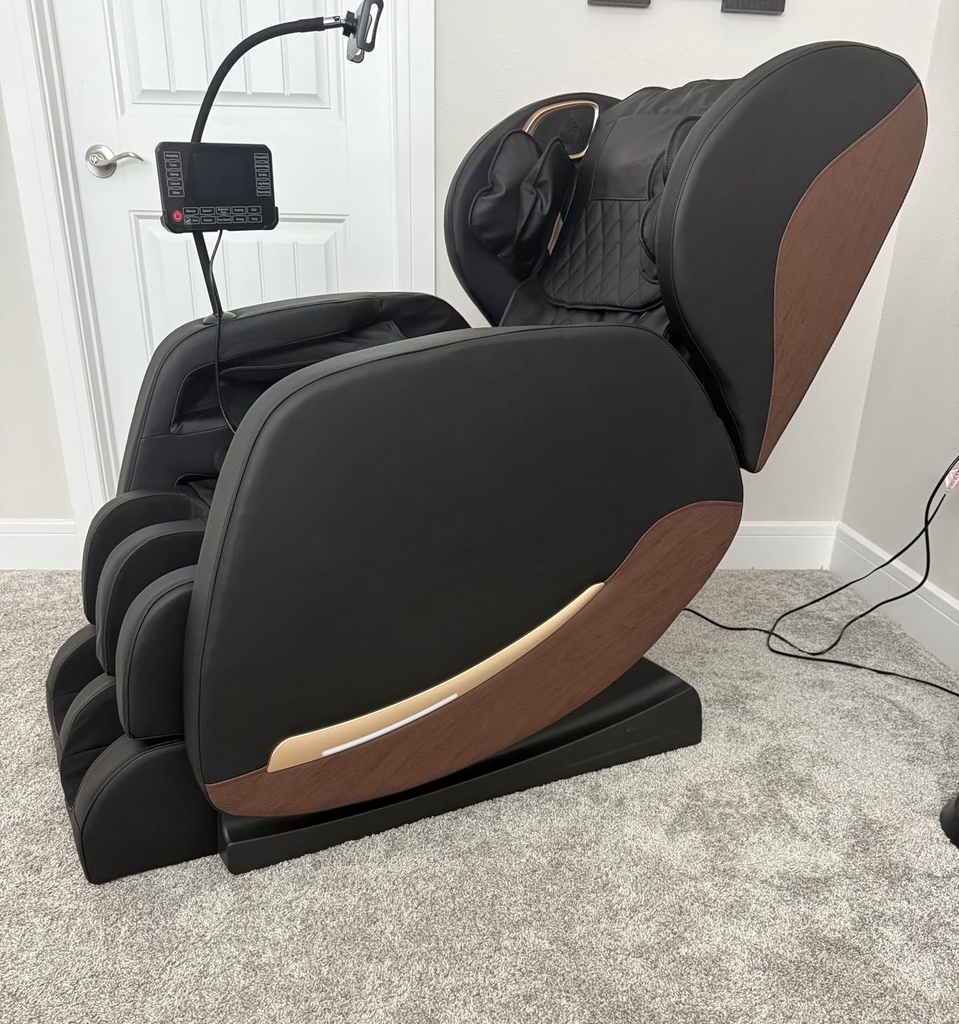 2026 Massage Chair, Massage Chairs Full Body and Recliner with 14 Fixed Points, Zero Gravity, Wood Grain Leather, Foot Massage, Airbags, Lumbar Heating, Bluetooth and Control Screen customer photo 2