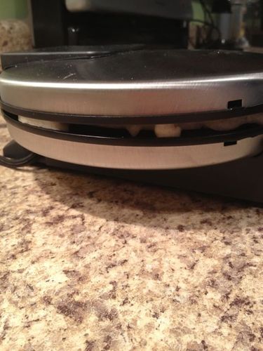 Cuisinart Waffle Maker, 1250W Round Classic Waffle Iron, 5-Setting Adjustable Browning Control, WMR-CAP2, Brushed Stainless customer photo 2