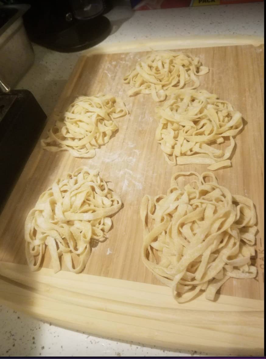 Imperia IPasta Classic Line. Pasta Machine 100% Made in Italy. Fresh pasta machine in steel. Manual roller with crank. Creates dough sheets for Lasagne, Tagliolini, Fettuccine. (End of line) customer photo 1