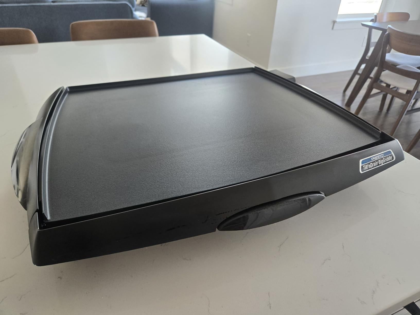 Presto 07046 Tilt 'n Drain Big Griddle Cool-Touch Electric Griddle customer photo 2