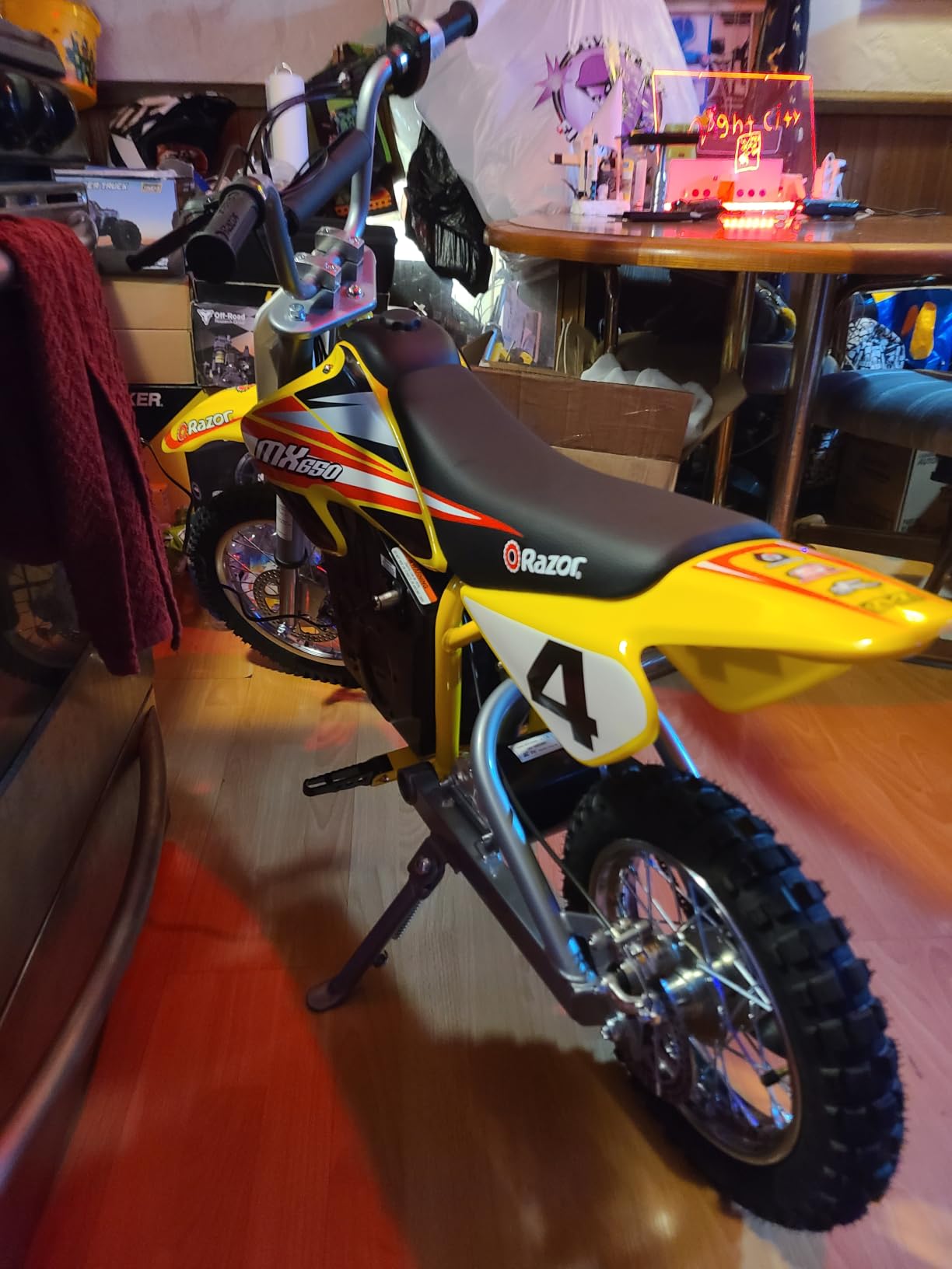 Razor MX650 Dirt Rocket Off-Road Motocross Bike – 36V Electric Ride-On, Up to 17 mph, Dual Suspension, Hand-Operated Dual Brakes, Twist Grip Throttle, Authentic Motocross Bike Geometry | Iconic Wheeled Ride-On For Adults Age 16+ | Dual Suspension | 650W/36V Motor | Up To 17 MPH, 40 Mins; 175 Lbs customer photo 2