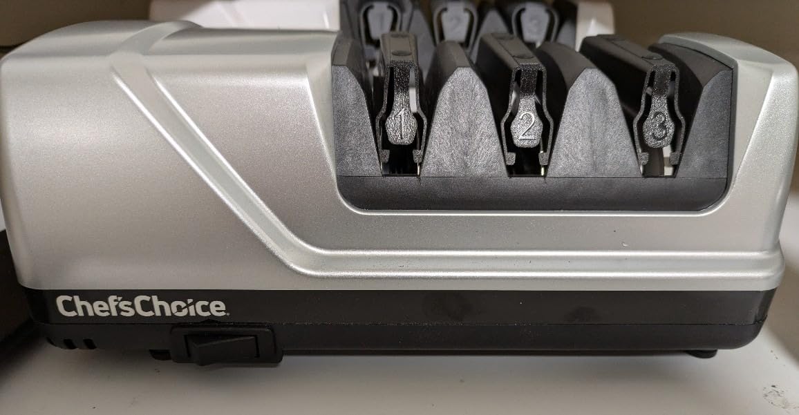 Chef’sChoice 15XV EdgeSelect Professional Electric Knife Sharpener with 100-Percent Diamond Abrasives and Precision Angle Guides for Straight Edge and Serrated Knives, 3-Stage, Gray customer photo 2