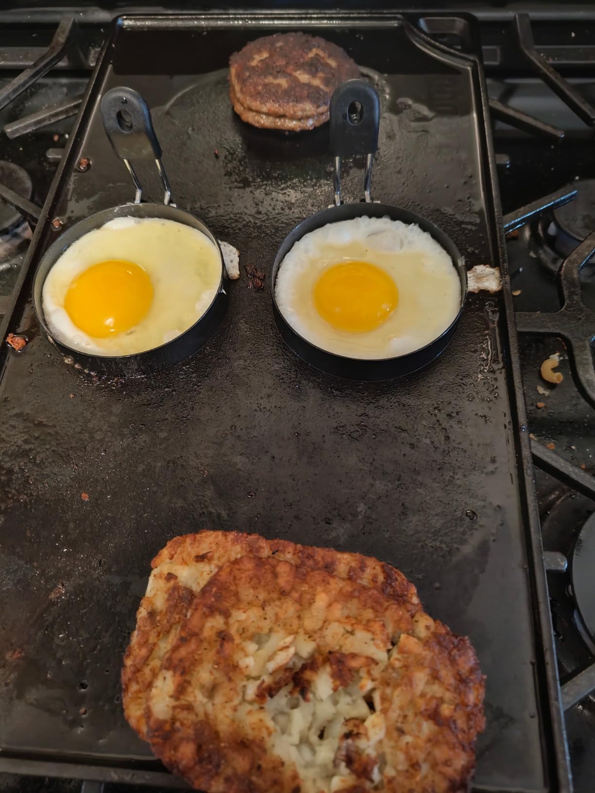 Lodge Reversible Cast Iron Grill/Griddle Pan, 16.75 x 9.5 Inches customer photo 2