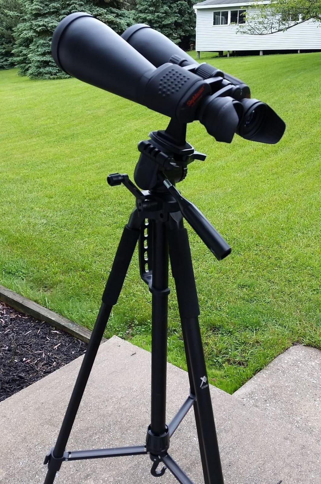 Celestron SkyMaster 25x70 Binoculars for Astronomy, Long-Range & Wildlife | Exceptional Long-Range Detail, Astronomy & Wildlife or Land Viewing, Multi-Coated BaK-4 Optics, Tripod Adapter Included customer photo 1