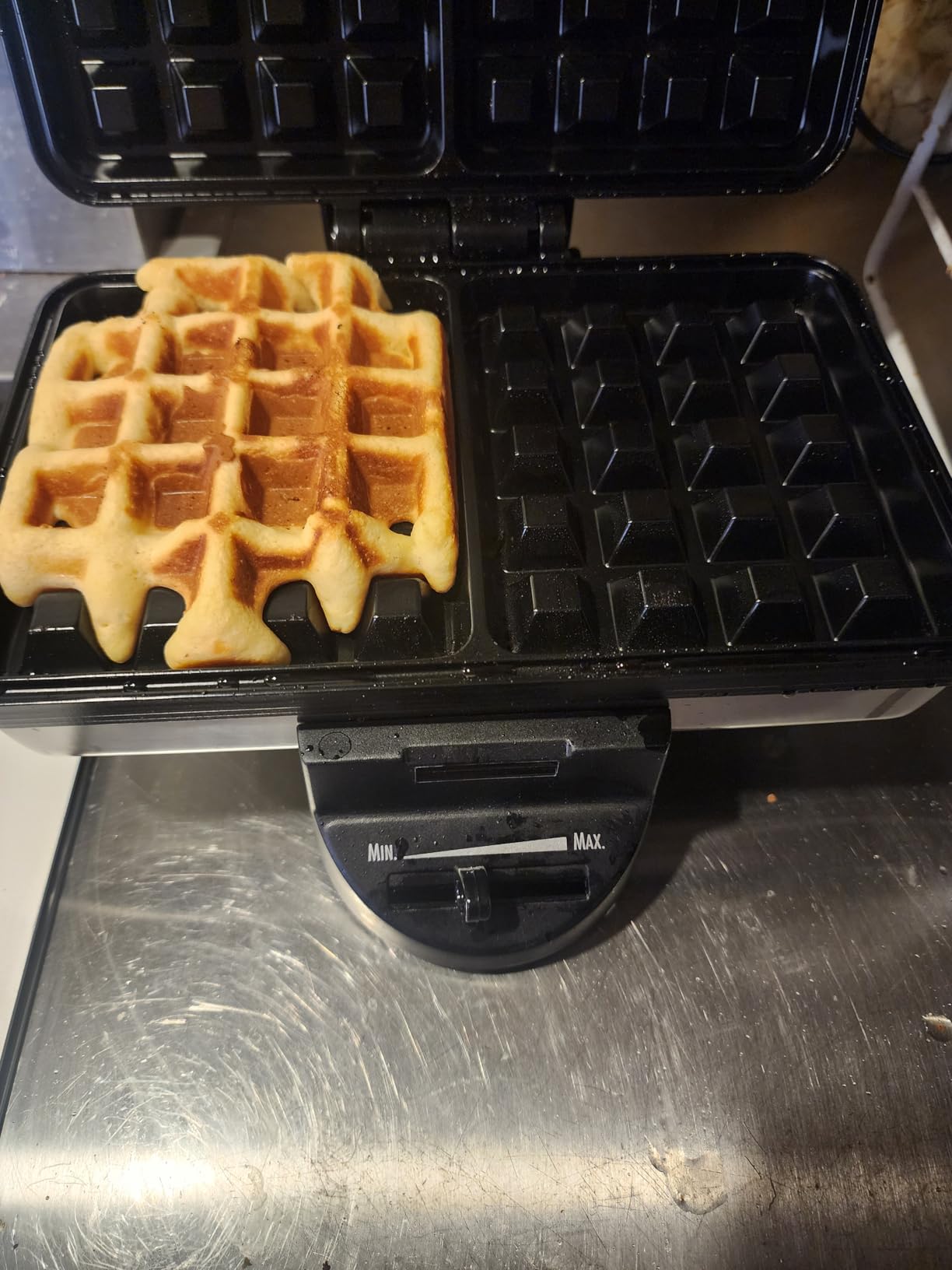 Hamilton Beach Belgian Waffle Maker with Shade Control customer photo 2