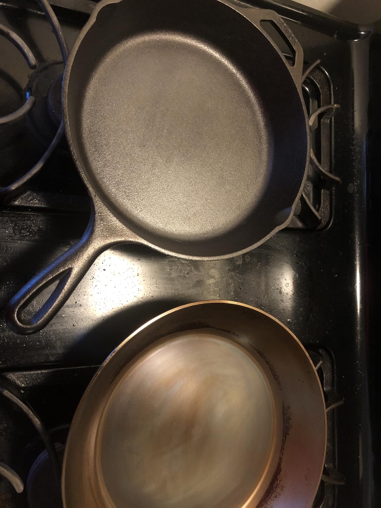 de Buyer MINERAL B Carbon Steel Fry Pan - 14” Diameter, 10.25” Cooking Surface - Ideal for Searing, Sauteing & Reheating - Naturally Non-Stick Finish - Made in France customer photo 2