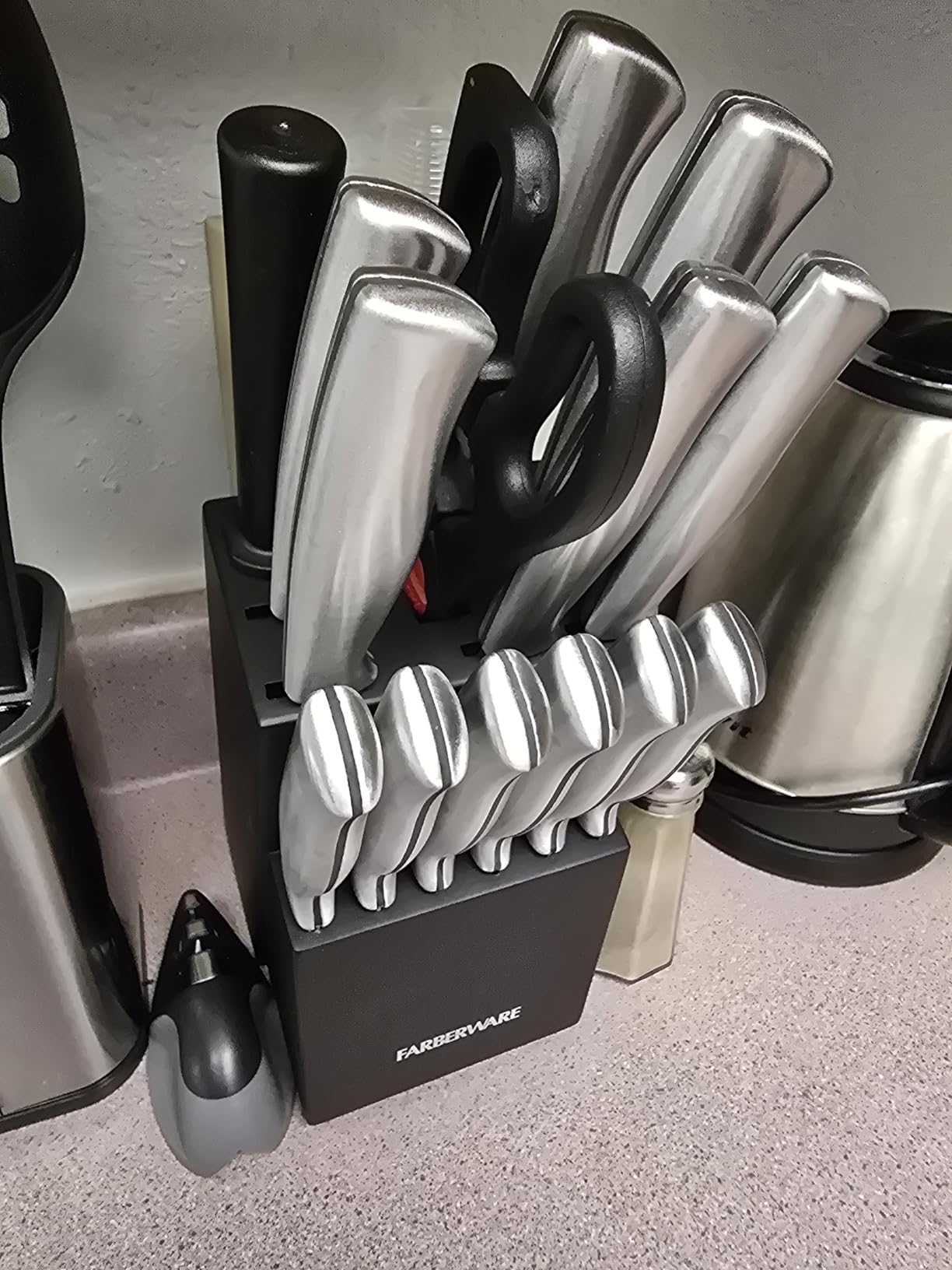 Farberware 15-Piece Kitchen Knife Set, High-Carbon Stainless Steel Blades with Wood Block, Steak Knives, Sharpening Tool & All-Purpose Shears, Razor Sharp, Ergonomic Stainless Steel Handles customer photo 2