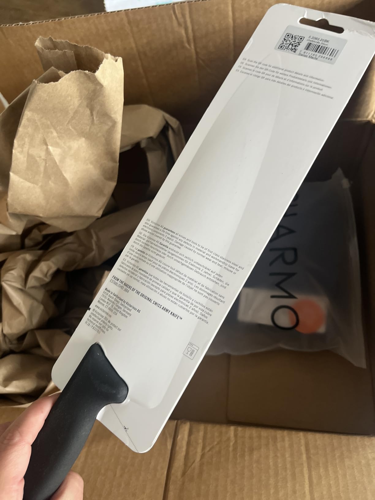 Victorinox Fibrox Pro 8 Inch Chef’s Knife, Dishwasher Safe, Black customer photo 2