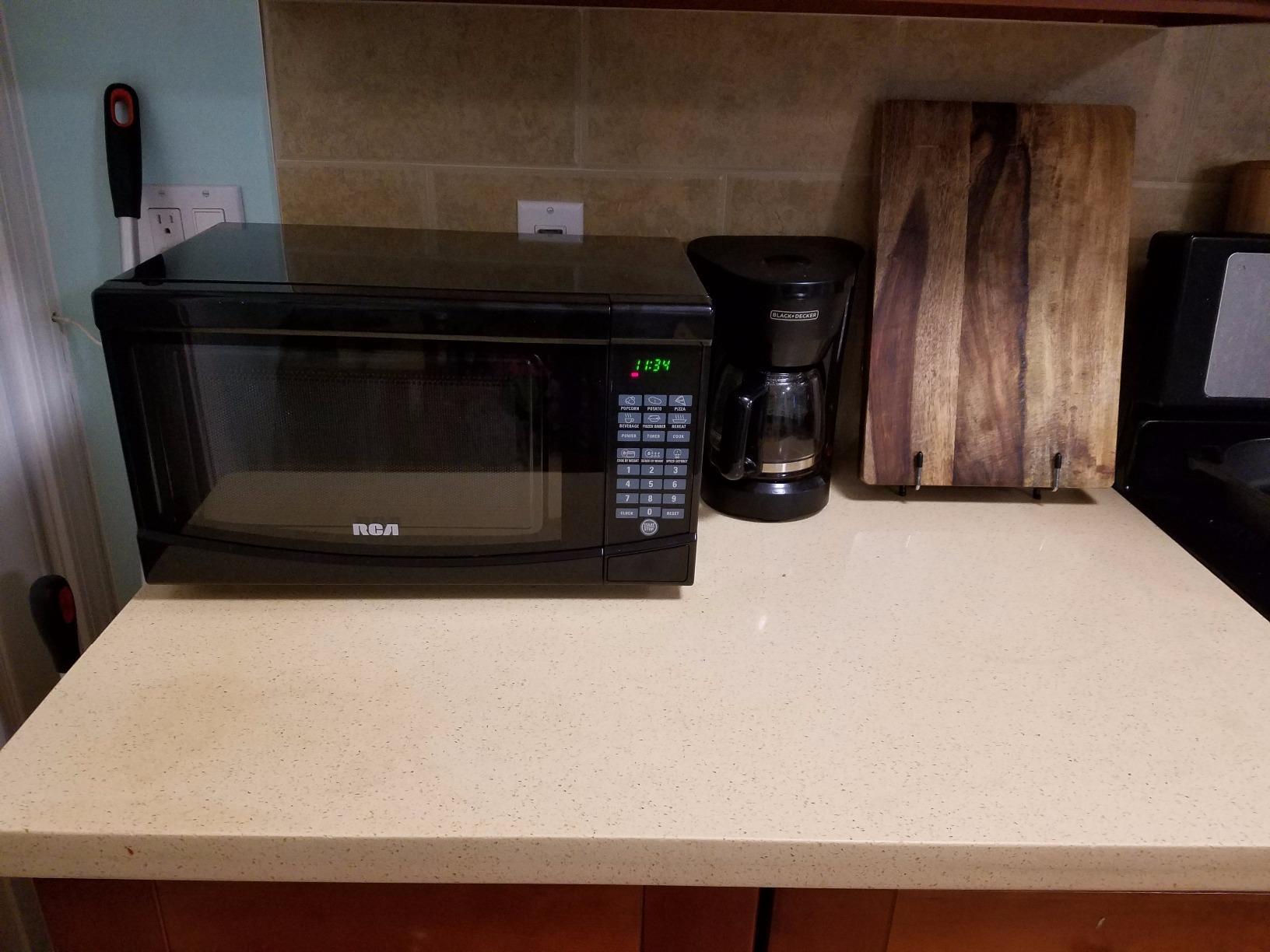 FRIGIDAIRE EMW733BLACKAMZ 0.7 Cu. Ft. Microwave, Black customer photo 1