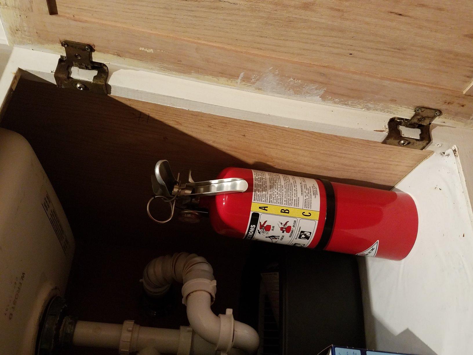 Amerex B402, 5 lb. ABC Dry Chemical Fire Extinguisher, with Wall Bracket customer photo 2