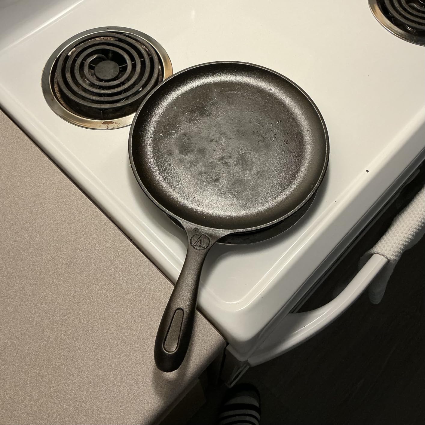 Victoria 10.5-Inch Cast Iron Comal Griddle Pan with a Long Handle, Preseasoned with Flaxseed Oil, Made in Colombia customer photo 2